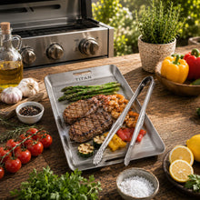 Carica l'immagine nel visualizzatore di Gallery, TitanPure Pro — Set per vassoio da griglia Camping & BBQ | Senza PFAS | Con pinza