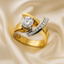 Lade das Bild in den Galerie-Viewer, Vintage-Ring – Gold-Silber mit Zirkonia-Glanz
